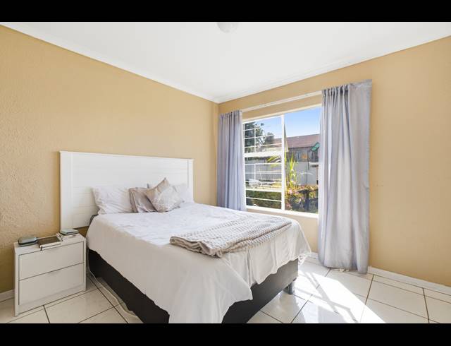 2 BEDROOM CLUSTER FOR SALE IN MAGALIESSIG
